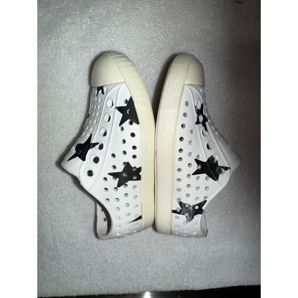 Native Kids Size‎ 5 Slip On Shoes White With Blue Stars